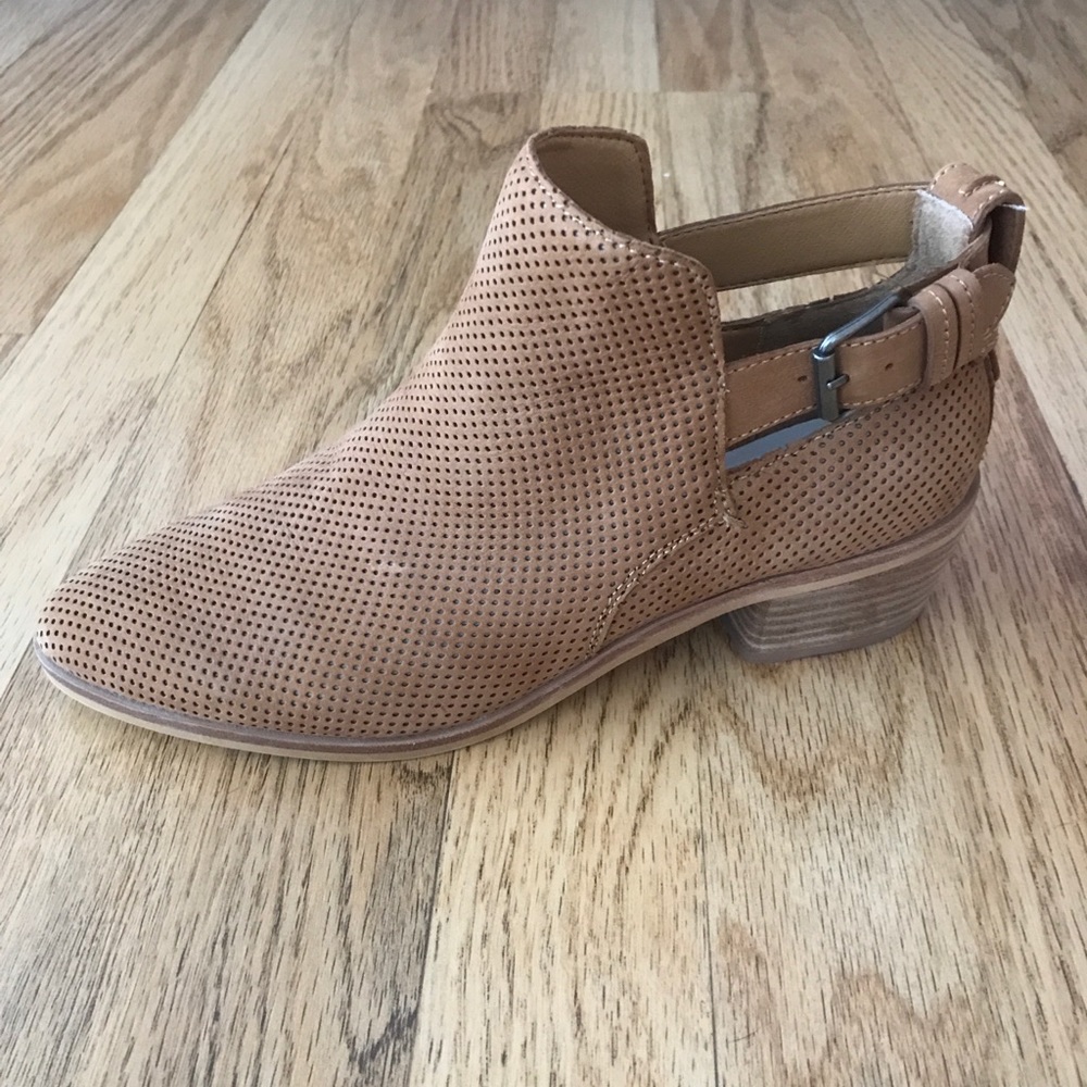 Dolce Vita Kara Saddle Perforated Bootie Sz 8